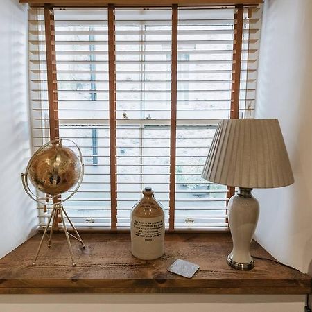 Fryers Cottage - Beautiful 2 Bedroom Town & Country Cottage On Edge Of Peak District Wirksworth Exterior foto